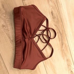 ALO Yoga Sunny Strappy Sports Bra in Earth Glossy